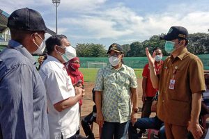 Sutiaji meninjau vaksinasi di Stadion Gajayana. (ist) - Pemkot Malang Gelontor Lagi Vaksinasi Massal Pekan Depan