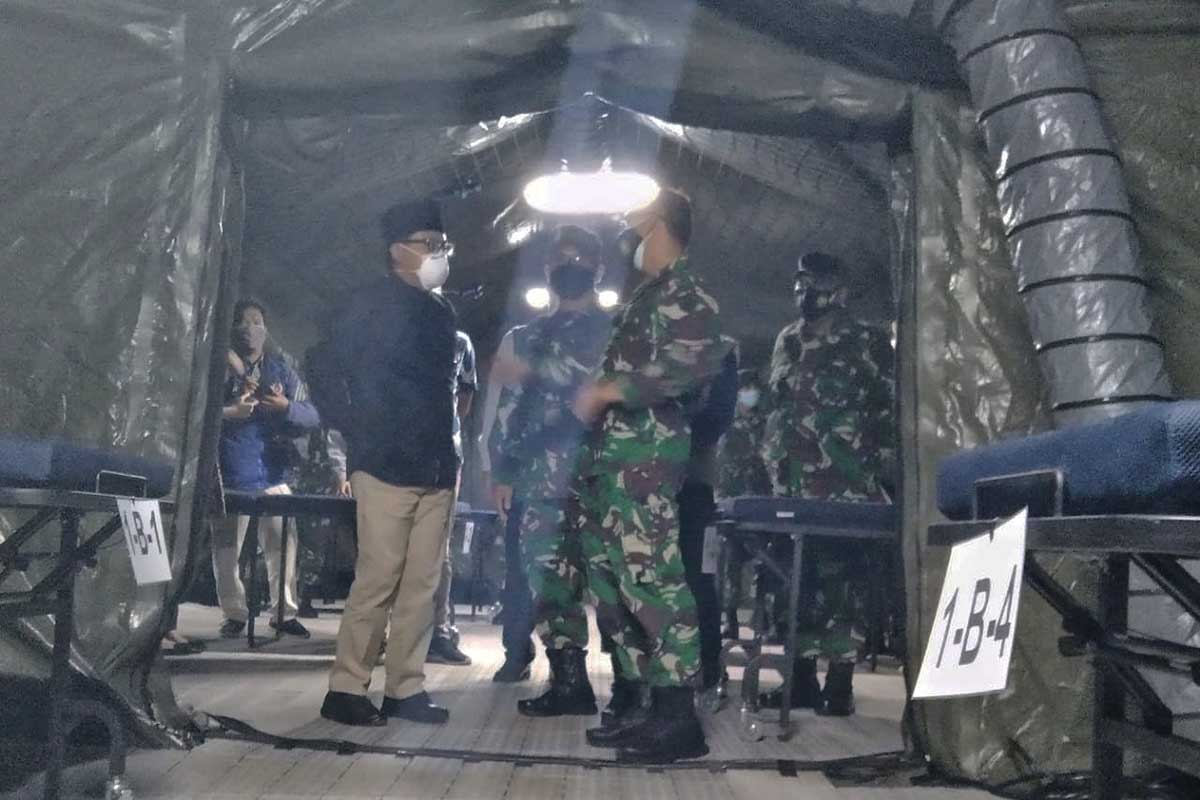 Walikota Malang, Drs H Sutiaji meninjau lokasi RSL dr Soepraoen. (jaz) - RSL dr Soepraoen Siap Tampung 228 Isoman Ringan