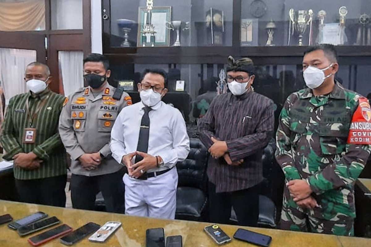 Walikota Malang, Drs H Sutiaji selepas Rakor Penanganan Covid-19 di Balaikota. (jaz) - Pemkot Malang Bakal Kucurkan Bansos di PPKM Darurat