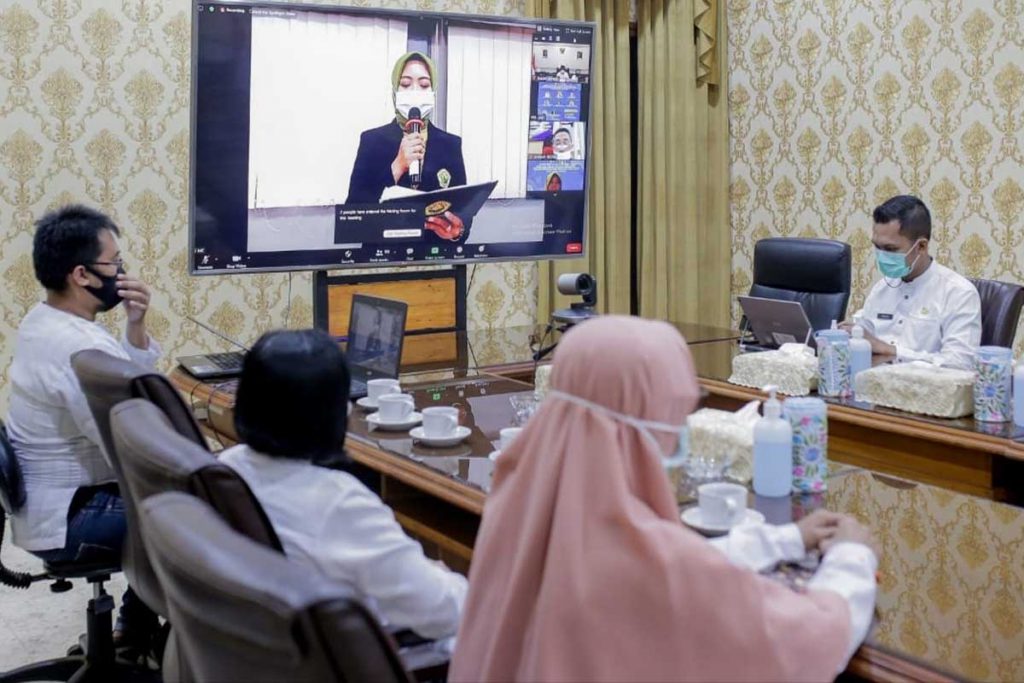 Webinar zoom meeting diikuti Forkopimda dan sivitas akademika UNEJ. (ist) - Pemkab Jember - FEB UNEJ Jalin Kerjasama Tingkatkan Kualitas Pelayanan Publik