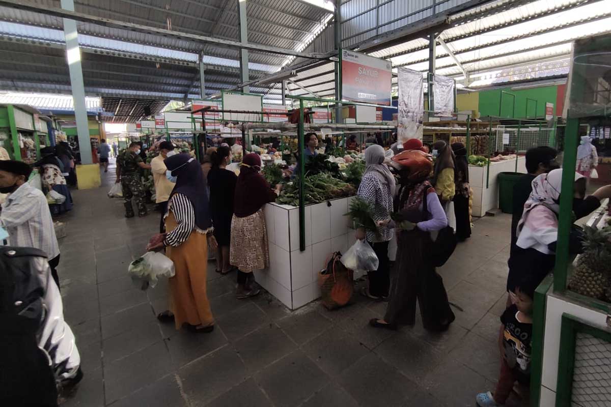 Aktifitas pasar tradisional. (rhd) -