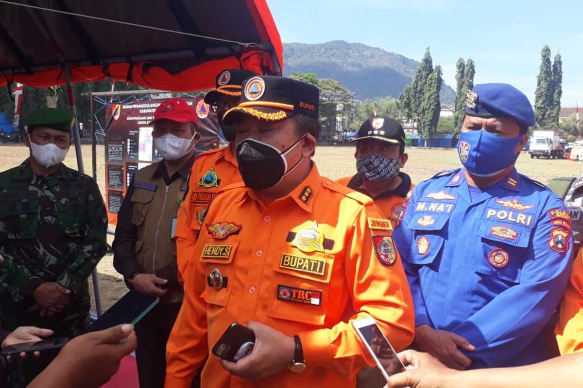 Bupati Jember Hendy Siswanto saat memberikan keterangan kepada awak media usai apel. (ist) - Pemkab Jember Gelar Apel Kesiapsiagaan Bencana Antisipasi Gempa Bumi