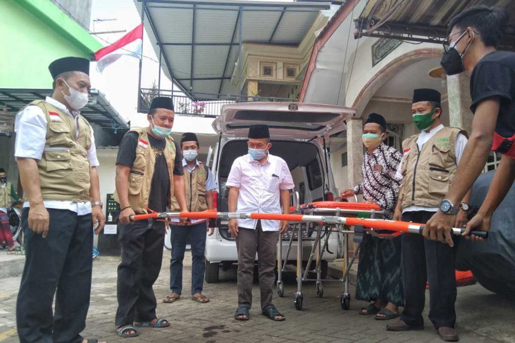 Coaching Klinik SOP mobil ambulans. (jaz) - Citra Kendedes Hibahkan Satu Unit Ambulans Kemanusiaan