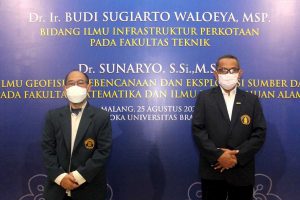 (Dari kanan ke kiri) Prof Budi Sugiarto Waloeya dan Prof Sunaryo. (ist) - UB Kukuhkan Prof Budi Sugiarto Waloeya dan Prof Sunaryo