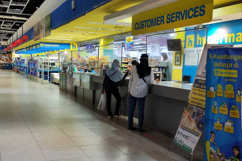 Hypermart tetap buka, layani belanja pesan antar. (rhd) - Permudah Nikmati Kuliner Favorit, Matos Buka Layanan Drive Thru - Hypermart tetap buka, layani belanja pesan antar