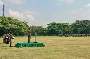 Danrem 083/Bdj Kolonel Inf Irwan Subekti memimpin gelar apel pasukan. (ist) - Apel Gelar Pasukan, TNI-Polri-Forpimda Kerjasama Pindahkan Isoman ke Isoter
