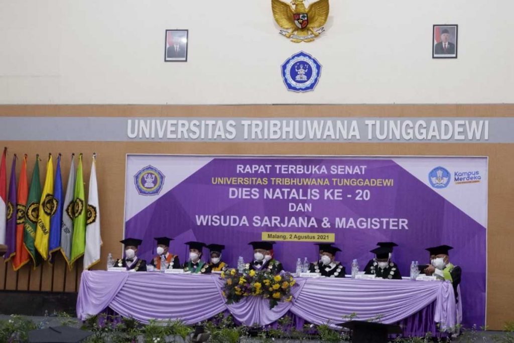 Jajaran Rektorat, Dekanat dan Senat. (ist) - Unitri Lepas 335 Wisudawan, Pembuka Rangkaian Dies Natalis ke-20