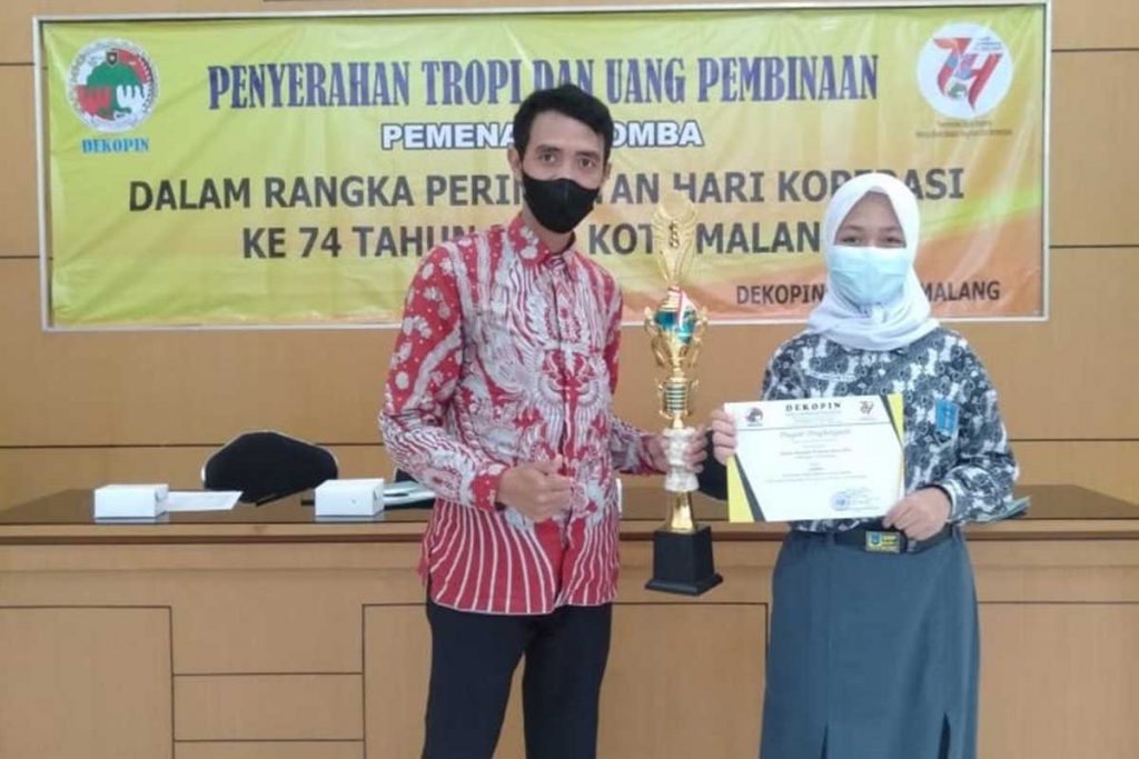 Juara 1 Lomba Pidato SMP. (ist) - Peringati HUT ke-74 Koperasi, Dekopinda Gelar Lomba Pelajar