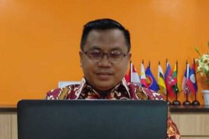 KH A Muwafik Saleh, SSos, MSi. (ist) - Utamakan Adab Sebelum Ilmu