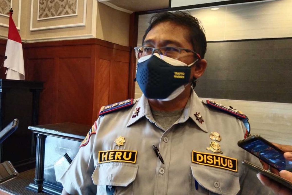 Kadishub, Heru Mulyono, jelaskan data akan divalidasi oleh Dishub. (jaz) - Sopir Angkot Tuntut Kejelasan Bansos