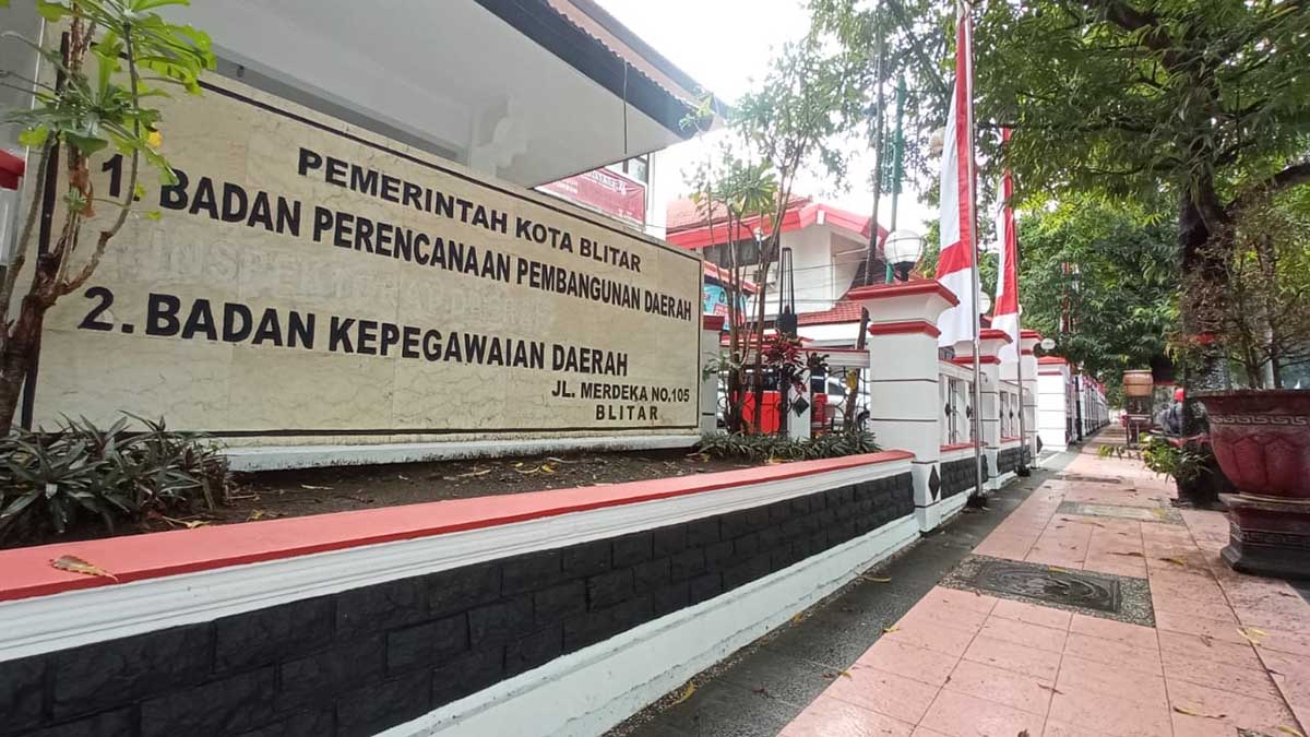 Kantor Badan Kepegawaian Daerah (BKD) Kota Blitar ditutup selama sepekan - Kantor BKD Kota Blitar Ditutup, Tujuh Pegawai Positif