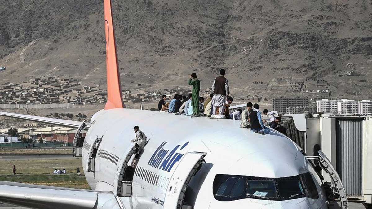 Keadaan bandara di Kabul Afghanistan. (ist) - Afghanistan Makin Genting, Ribuan Warga Berdesakan Ingin Kabur