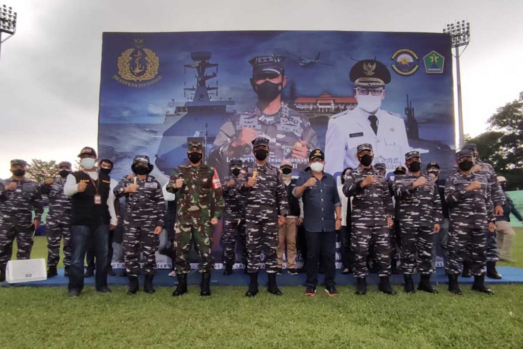 Kolaborasi jajaran Pangkoarmada II dan Pemkot Malang. (rhd) - Serbuan Vaksinasi Gajayana Pecahkan Rekor 27.513-an Dosis Vaksin
