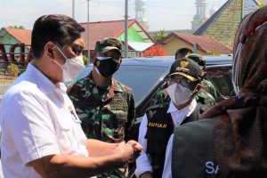 Menko Marves dan Menkes dalam lawatannya ke Malang. (ist) - TNI Siap Akomodir Pemindahan Isoman ke Isoter
