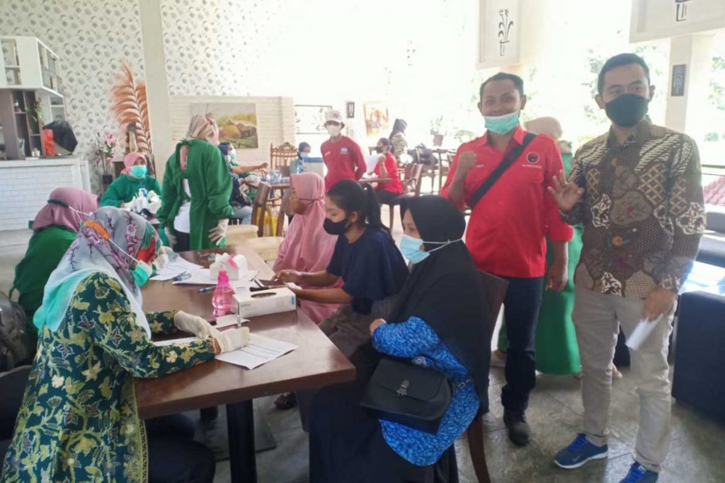 PDI Penjuangan Banyuwangi Gelar Vaksinasi Covid-19 di Tempat Wisata