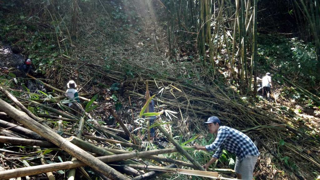 PMM UMM Gelombang 9 Kelompok 36 Membantu Pembuatan Tempat Wisata Sumber Air Desa Sarikemuning