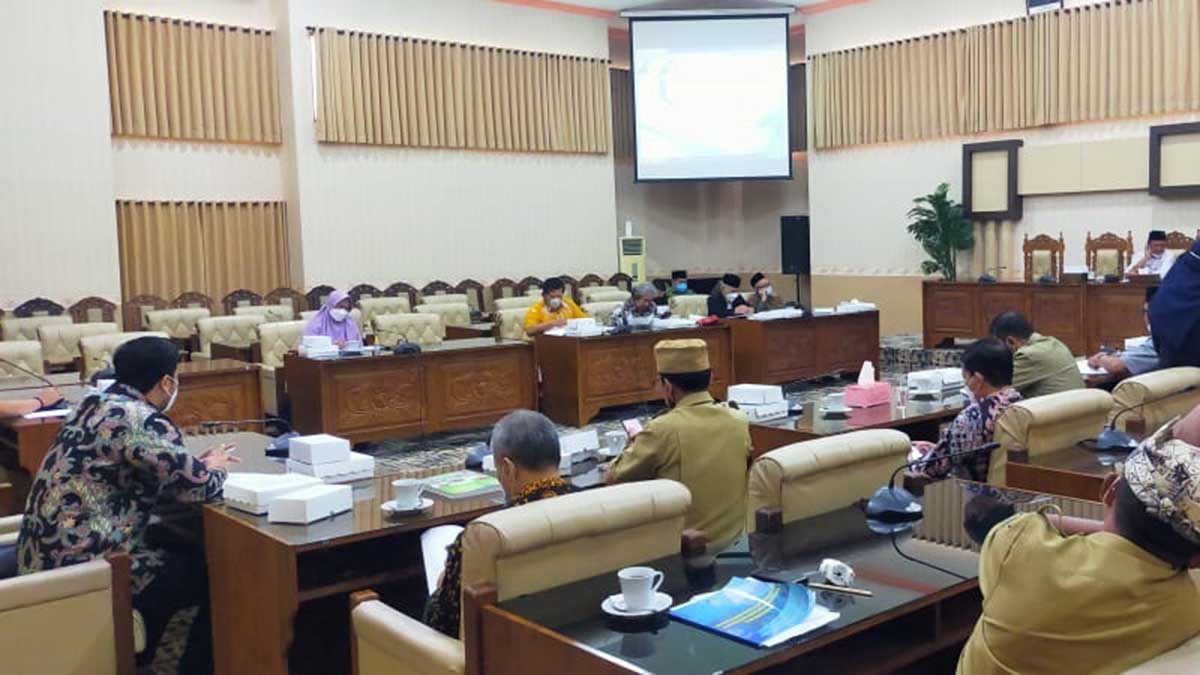 Pansus RPJMD saat mengundang public hearing untuk meminta masukan dan saran terkait Raperda RPJMD tahun 2021-2026 - Pansus Pembahasan Raperda RPJMD 2021-2026 Undang Public Hearing