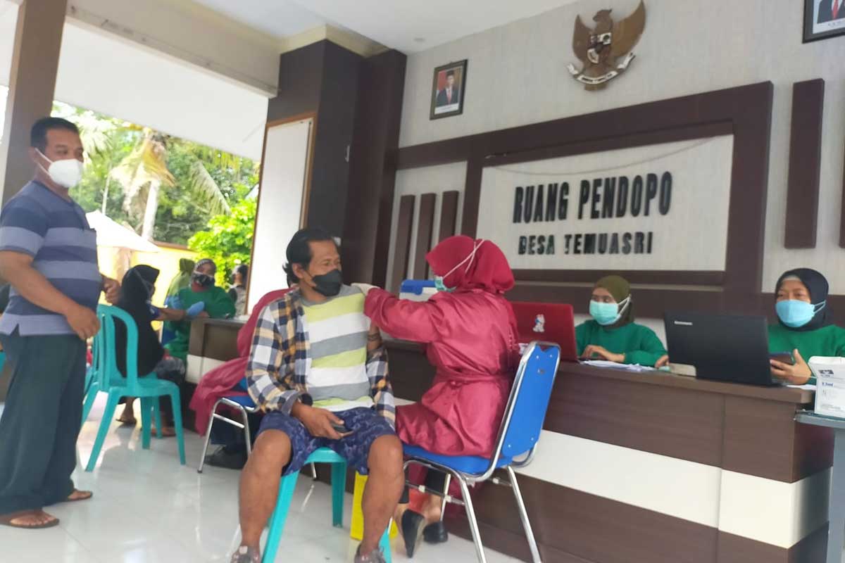 Pemdes Temuasri Gelar Jemput Bola Vaksinasi