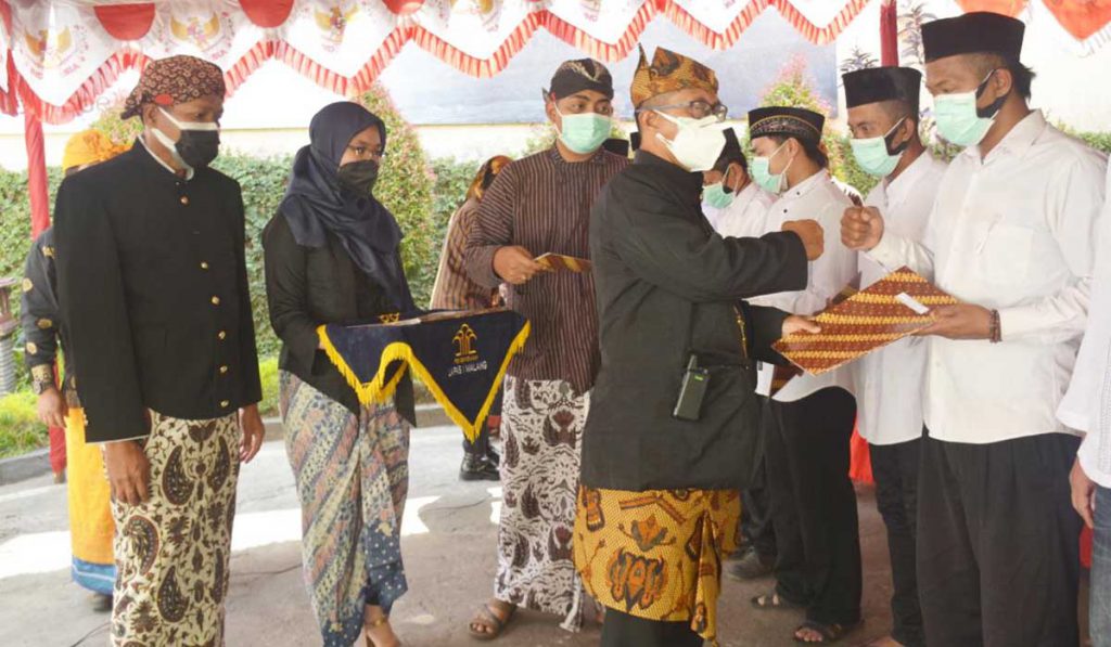 Penyerahan remisi kepada perwakilan WBP. (ist) - 1.580 WBP Lapas Kelas I Malang Dapat Remisi HUT ke-76 RI