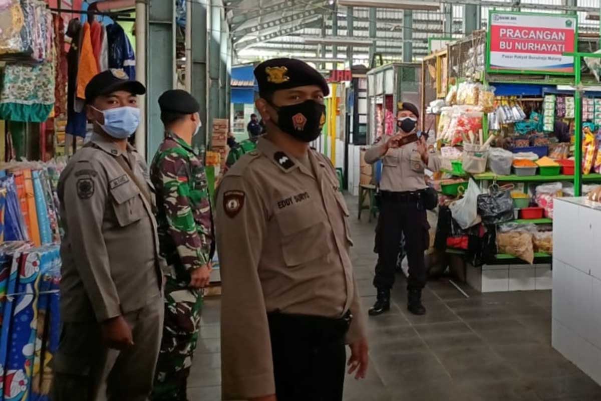 Personel gabungan hanya lakukan sosialisasi PPKM Level 4 di Pasar Bunul. (ist) - Personel Gabungan Sosialisasi Prokes PPKM Level 4 di Pasar Bunul