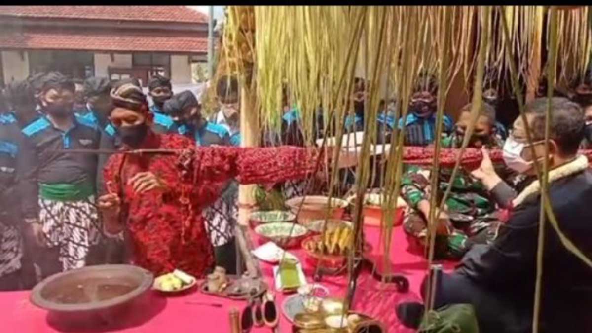 Acara Virtual Memasak Rendang Sedunia. (ist) - Prosesi jamasan Pusaka Tombak Kiai Upas. (ist) - Pemkab Tulungagung Gelar Prosesi Jamasan Pusaka Tombak Kiai Upas