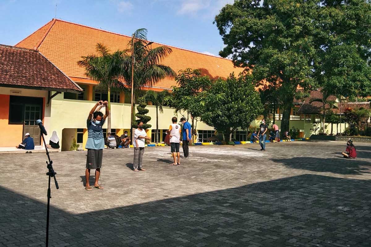 Situasi warga yang menjalani isoter di Safehouse Kawi. (jaz) - Dinkes Masih Jajaki Kekurangan Sarpras Isoter