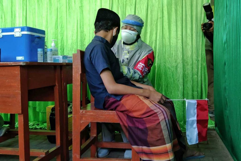 Vaksinasi santri termasuk kategori vaksin untuk anak. (jaz) - Forkopimda Jatim Kunjungi Vaksinasi Ponpes Gasek