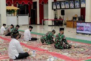 Wakil Bupati (Wabup) Jember Gus Firjaun saat Mengikuti Zikir & Do'a Bersama Presiden Joko Widodo. (ist) - Wabup Jember Ikuti Dzikir & Do'a Kebangsaan 76 Tahun Indonesia Merdeka Secara Virtual