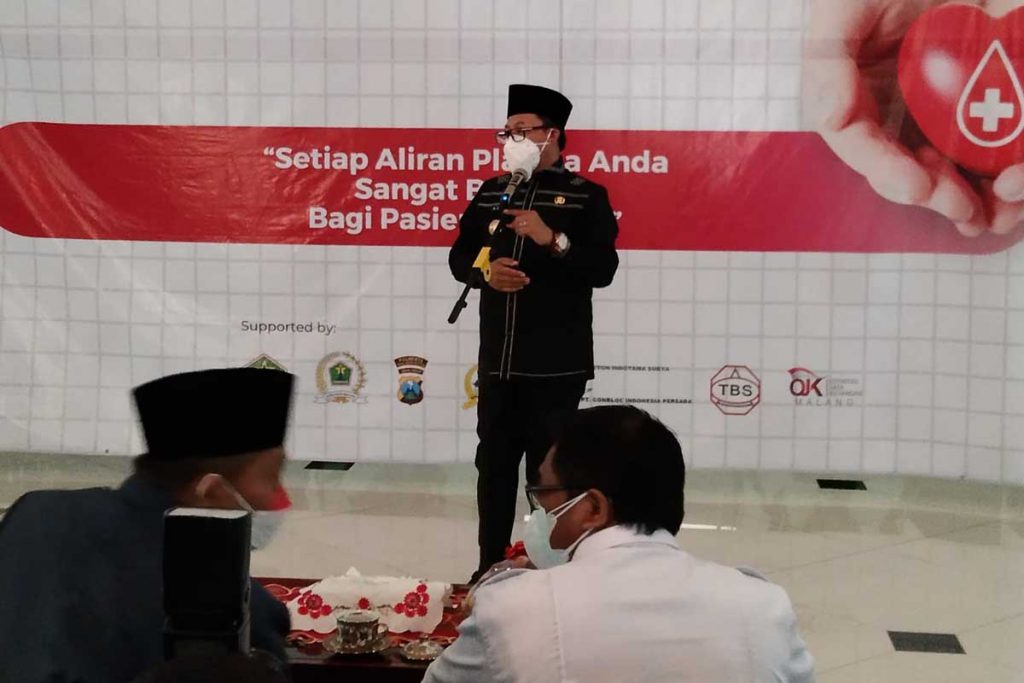 Walikota Malang, Drs H Sutiaji mengapresiasi gerakan donor darah plasma konvalesen. (jaz) - 100 Orang Ikut Donor Plasma Konvalesen di DPRD Kota Malang