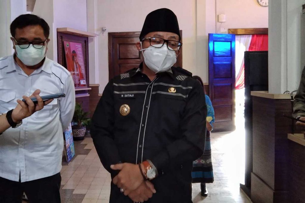 Walikota Malang, Sutiaji ditemui di lobi Balaikota Malang. (jaz) - Deputi Kemenko Marves Usulkan Isolasi Ibu Hamil di Malang