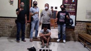 Warga Desa Singolatren Curi HP Jadi Bulan-bulan Massa