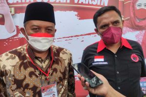 Anggota Komisi A DPRD Kota Malang, Harvard Kurniawan R SH, mendampingi Ketua DPRD Kota Malang, I Made Riandiana Kartika. (rhd) - Begini DPRD Kota Malang Merespon Gowes Rombongan Pemkot Malang