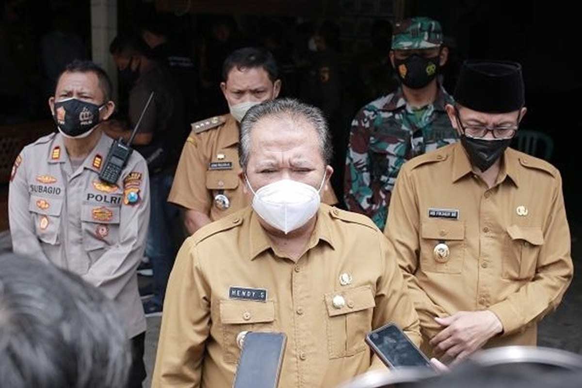 Bupati Hendy saat memberikan keterangan pada awak media. (ist) - Jember Masuk PPKM Level 2, Mal dan Tempat Wisata Boleh Buka