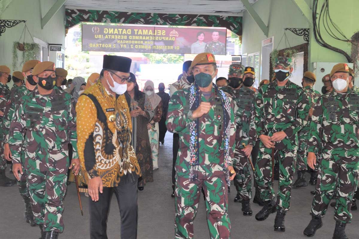 Danpussenarmed disambut Wakil Walikota Malang, Sofyan Edi Jarwoko. (ist) - Danpussenarmed Tinjau Kesiapan Alutsista Menarmed Dua