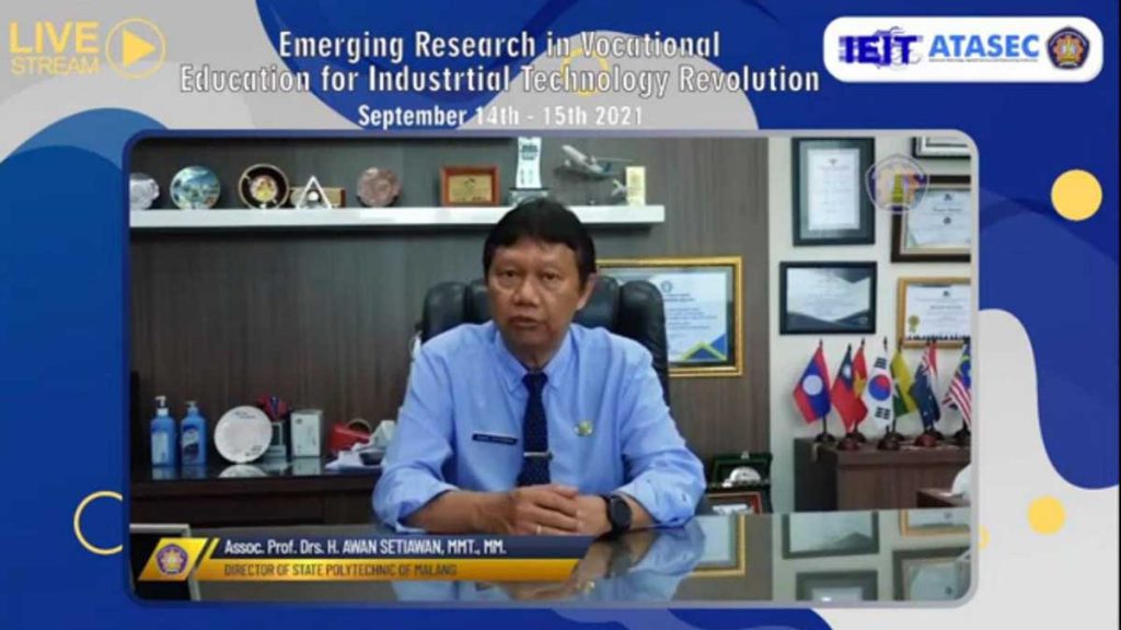 Direktur Politeknik Negeri Malang, Drs Awan Setiawan, MMT MM, saat membuka ketiga seminar. (ist) - JTI Polinema Gelar ATASEC, IEIT dan SNGBR Dorong Publikasi Ilmiah Bidang Rekayasa