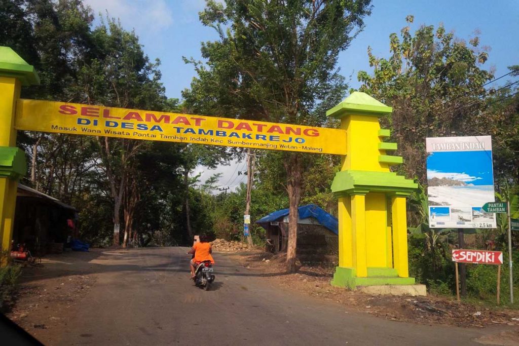 Gerbang Desa Tambakrejo, Kecamatan Sumbermanjing, Kabupaten Malang. (ist) - BMKG Karangkates Usulkan Desa Tambakrejo ke UNESCO