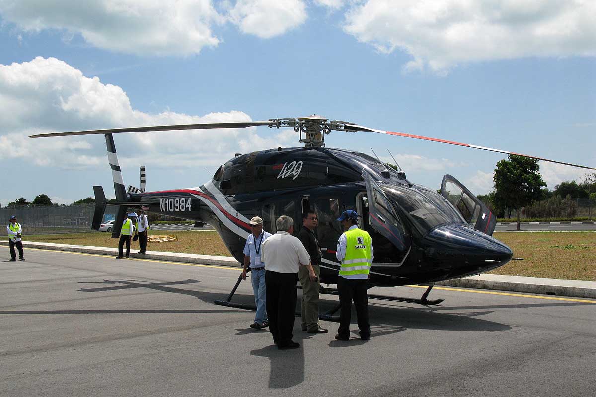 Helikopter. (ist) - Helikopter Kemenhub Terguling di Bandara Budianto