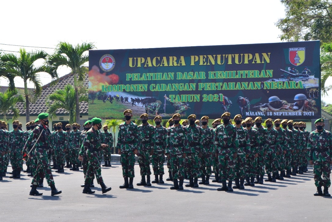 Pangdam V/Brw inspeksi pasukan Komcad Matra Darat.