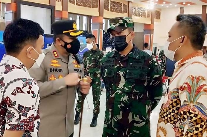 Dandim 0833 dan Kapolresta Makota berkoordinasi dalam menekan penyebaran covid-19.