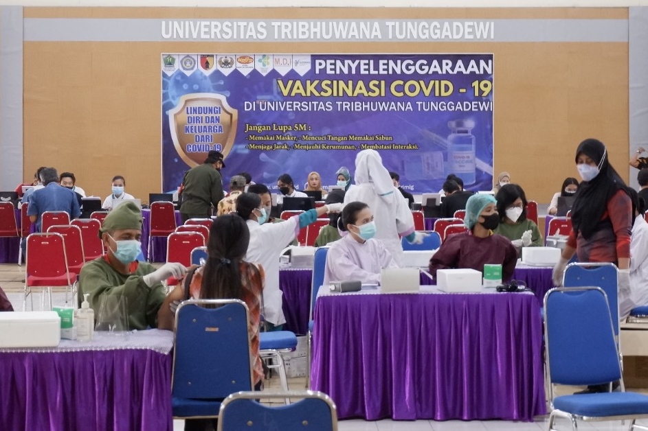 Prosesi vaksinasi massal di Unitri, mulai dari skrining, vaksin hingga observasi.