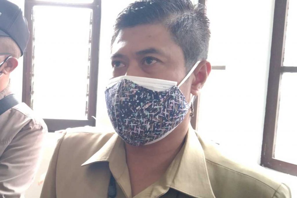 Kadisdikbud, Suwarjana membeberkan soal PTM uji coba hari pertama. (jaz) - PTM Hari Pertama, Siswa Diperkenankan Tak Berseragam Hingga Bersepatu Seadanya