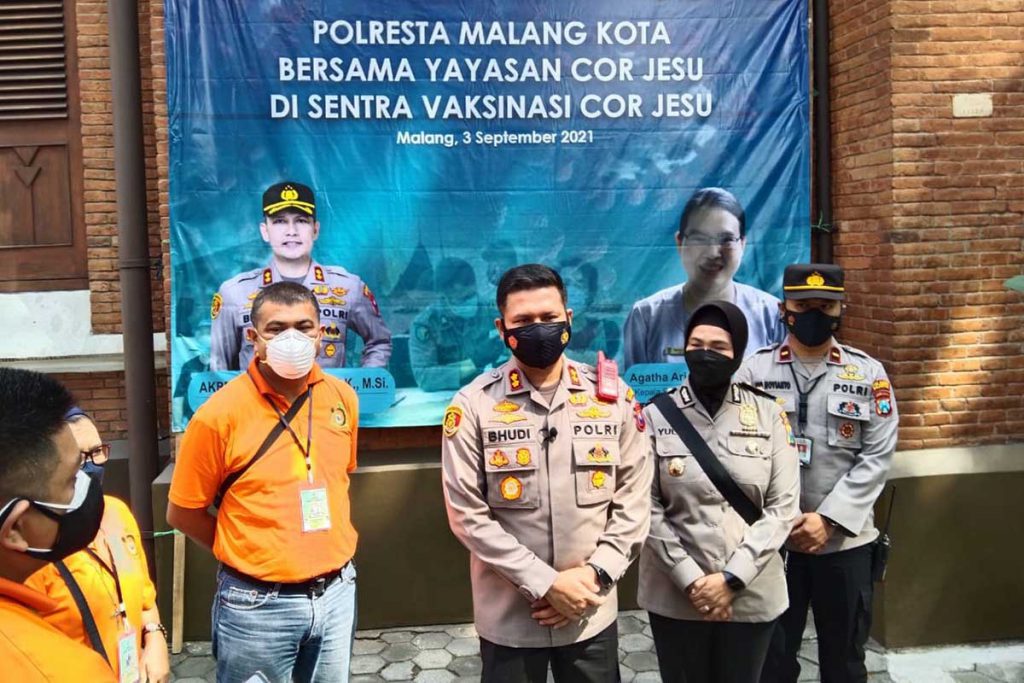 Kapolresta Malang Kota dimintai keterangan jatah vaksin Sinovac. (jaz) - 600 Pelajar Cor Jesu Divaksin Sinovac
