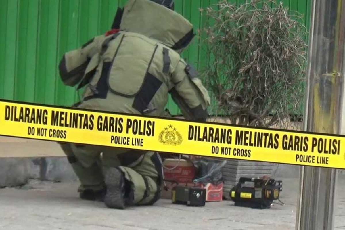 Kardus mencurigakan di Madiun. (ist) - Ternyata Ini Isi Kardus Mencurigakan yang Hebohkan Warga Madiun