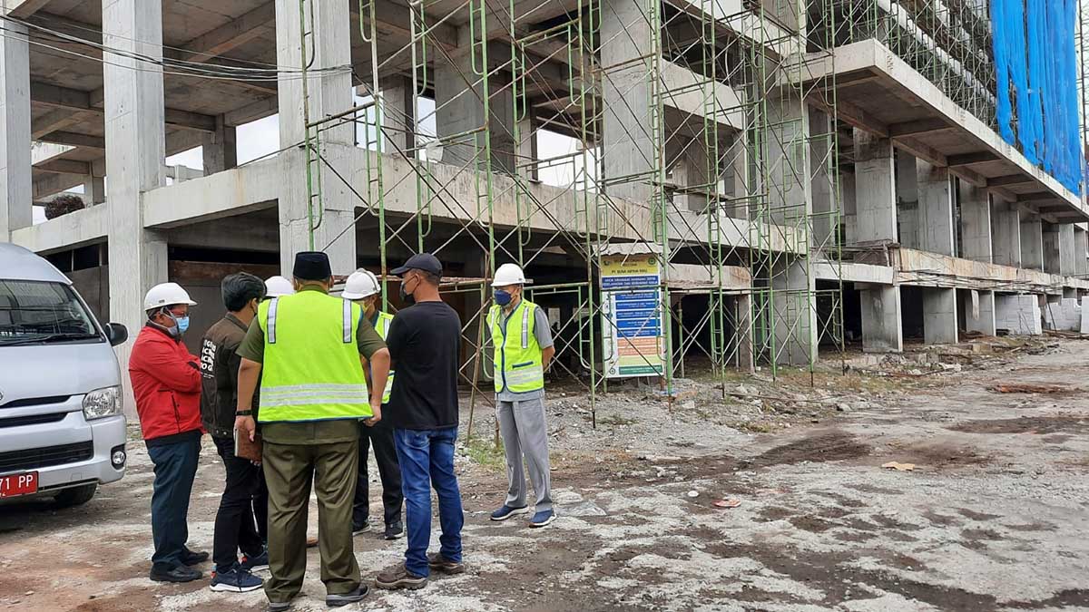 Komisi III dan II DPRD Kota Blitar sidak pembangunan Hotel Santika, untuk melihat lebih dekat dan mengetahui kondisi sebenarnya - Komisi II Dan III DPRD Kota Blitar Sidak Pembangunan Hotel Santika