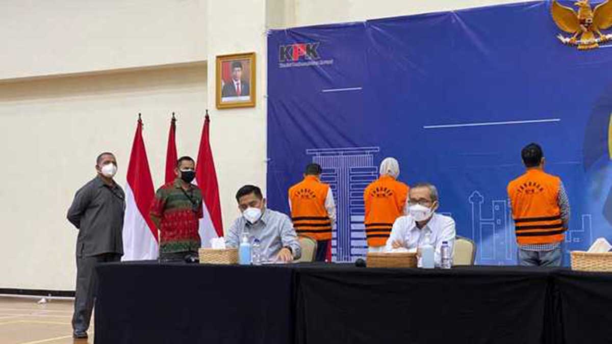 Konferensi pers KPK OTT Bupati Probolinggo. (ist) - Ada Tanda Tangan Sakti Di Balik Jual Beli Jabatan Kades di Probolinggo