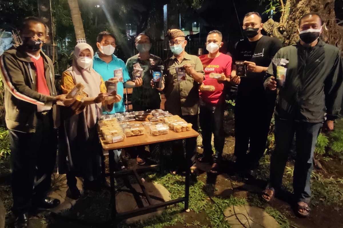 Lapas Kelas I Malang menunjukkan produk UMKM unggulan L'SIMA. (rhd) - Dari Balik Jeruji, Warga Binaan L'SIMA Bikin Album dan Produk UMKM Unggulan