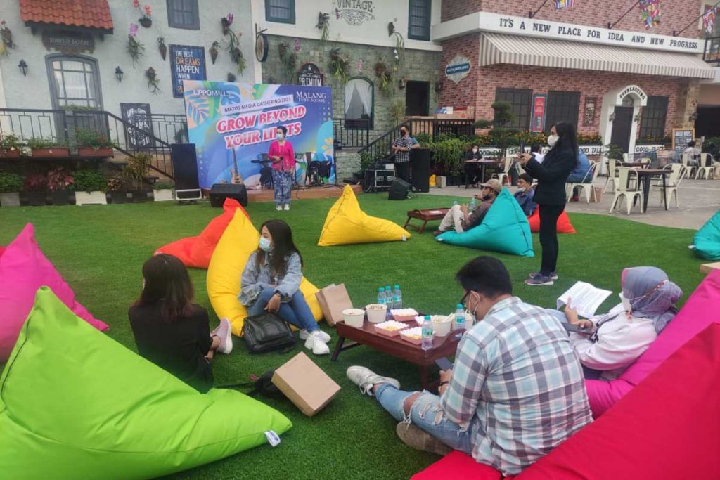 Mall Director Matos, Fifi Trisjanti menjelaskan Twilight Zone Roof. (rhd) - Matos Hadirkan Twilight Zone Roof, Spot Nongkrong Bergaya Eropa di Atas Gedung
