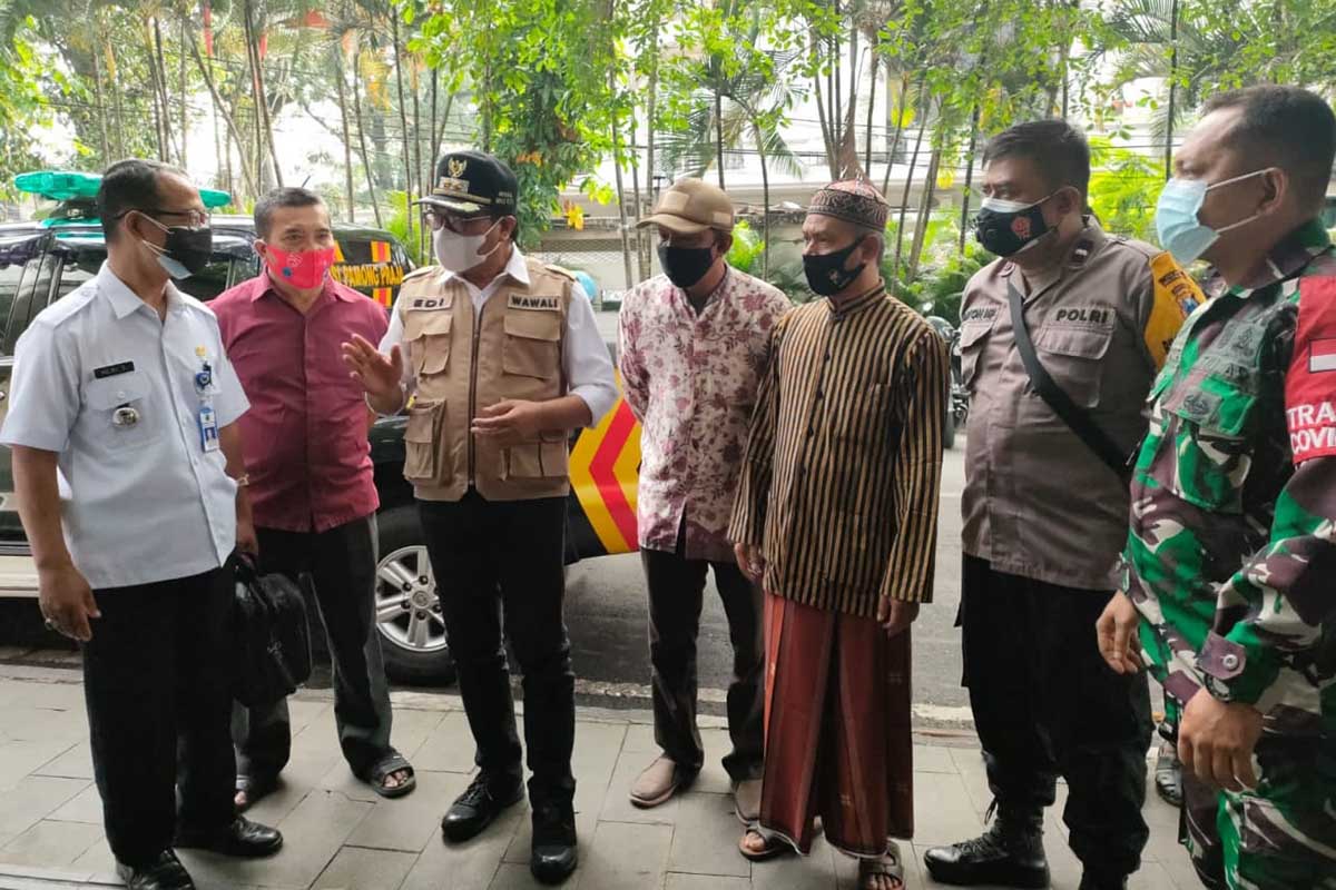 Monitoring vaksinasi warga Gading Kasri dan pedagang Pulosari. (ist) - Bung Edi Monitoring Vaksinasi Warga Gading Kasri dan Pedagang Pulosari