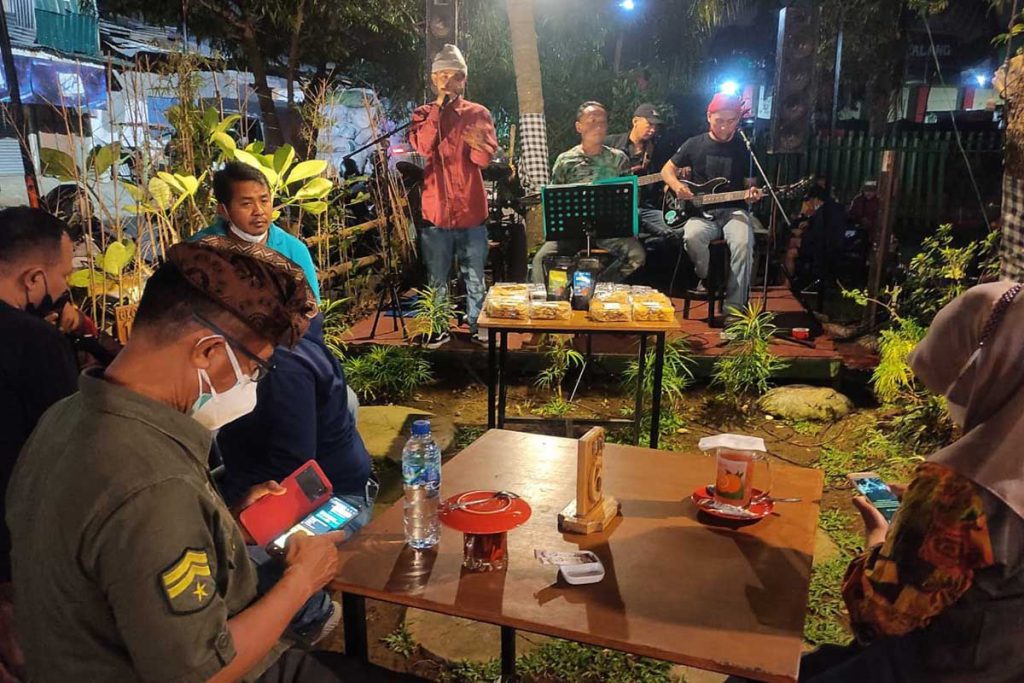 Penampilan Band Binaan Lapas Kelas I Malang "CC LYAN BAND". (rhd) - Dari Balik Jeruji, Warga Binaan L'SIMA Bikin Album dan Produk UMKM Unggulan