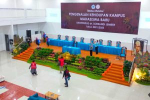 Penyemprotan disinfektan oleh tim Korps Sukarela (KSR) PMI Unit Universitas dr Soebandi Jember beserta relawan PMI Jember.(ist) - Sterilisasi Virus Covid-19, PMI Semprot Disinfektan di Universitas dr. Soebandi